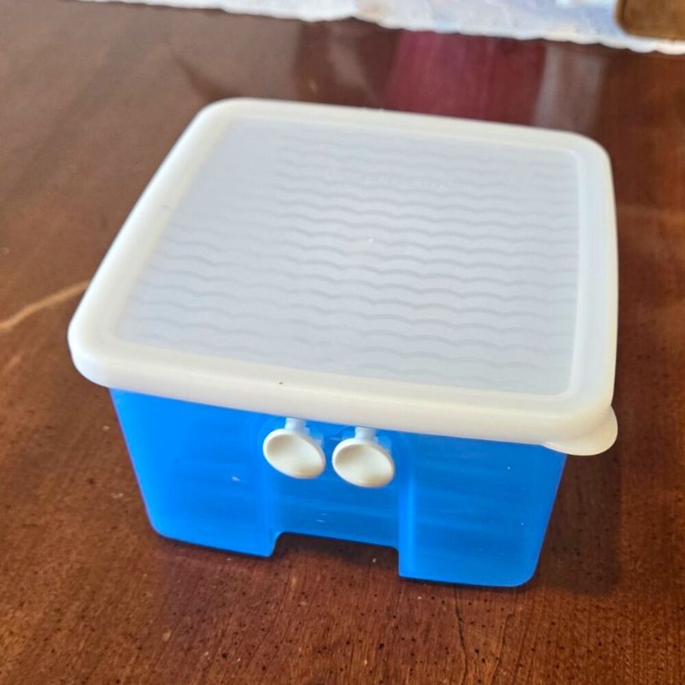 Tupperware Square Plastic Storage Container 2pc 1.4L Blue w/ White Snap Lid